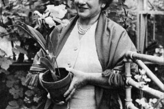 003.2023-05-01-Lady-Gardener.-3-
